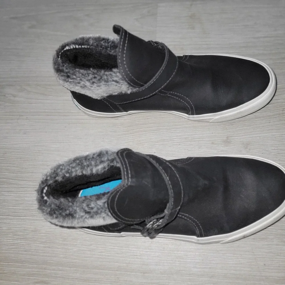 Blowfish Malibu Black Faux Leather Faux Fur Lined High Top Sneakers Buckle Strap